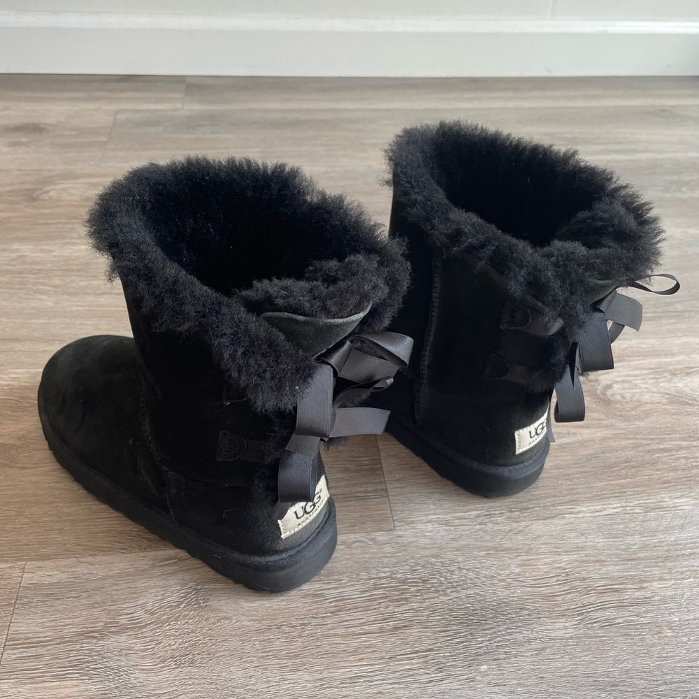UGG Black Bailey Bow Kids Size 4